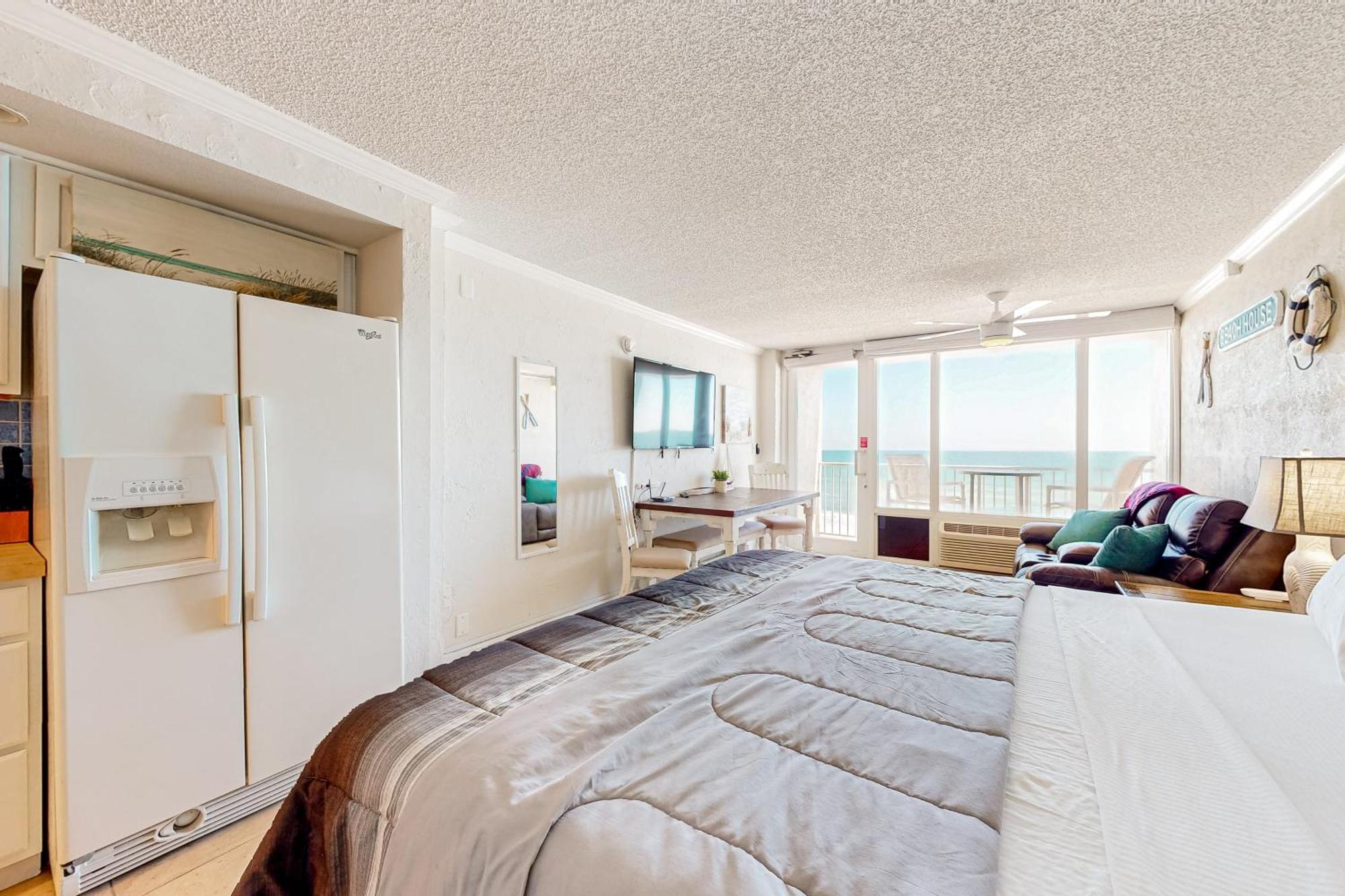 Sunshine & Oceanfront Serenity Daytona Beach Shores Room photo